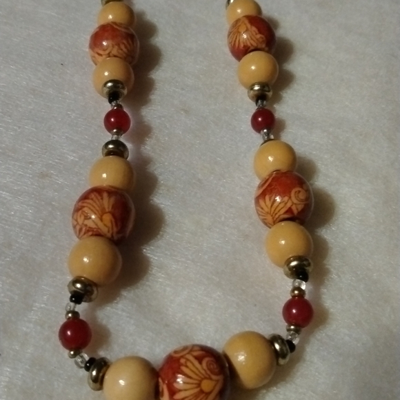 Beautiful Wooden bead necklace 18" NWT (sku 695) - Picture 6 of 7